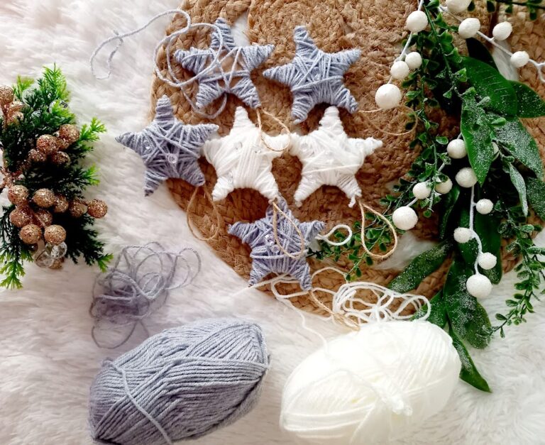 Read more about the article Χριστουγεννιάτικα στολίδια από μαλλί πλεξίματος.